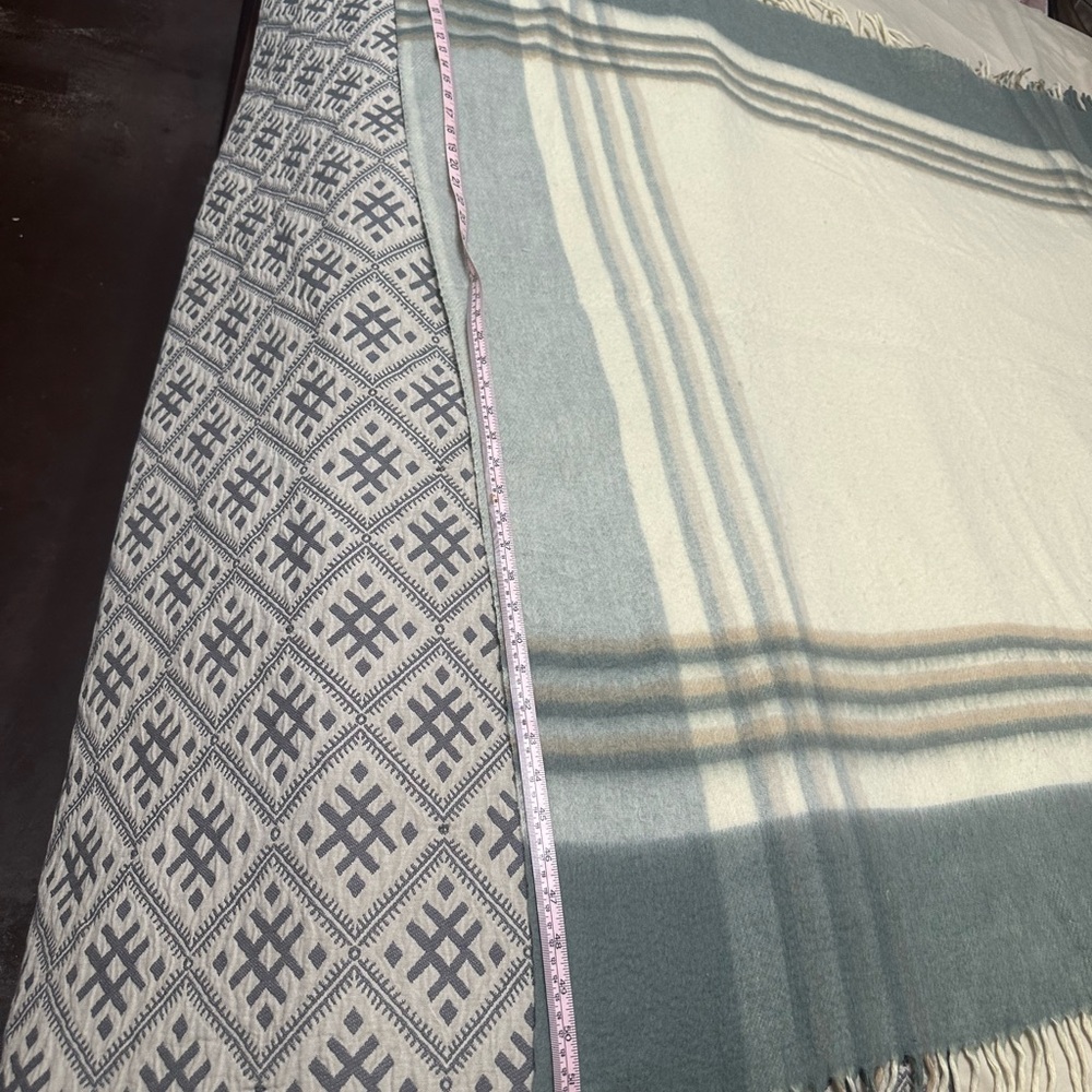 Warm throw - Picture 5 of 8